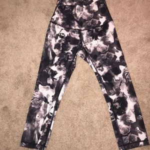 Black/gray floral, 3/4 length high waisted spandex